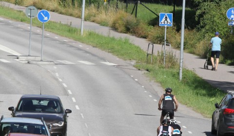 Bilarna fick vänta. Bästa cykeltid noterade Luca Mazzurana, 30:55 på 20 km, vilket är drygt 39 km/h i snitthastighet…